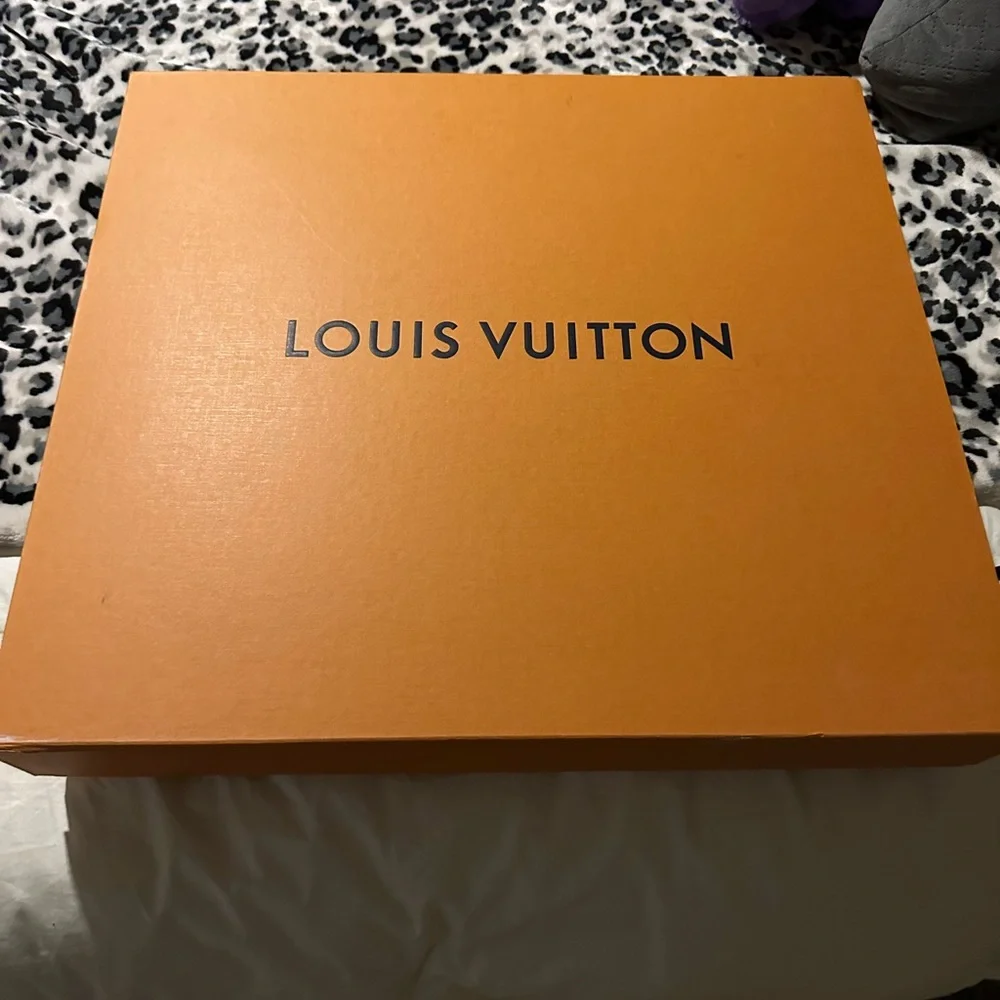 LV purse - Picture 3 of 5